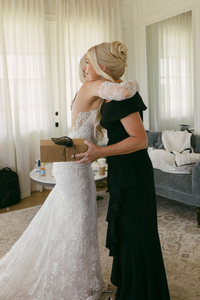 Bride first look with her mom