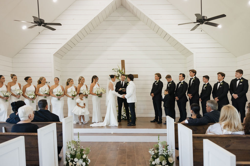 wedding ceremony at Four Fifteen Estates wedding venue in East Texas