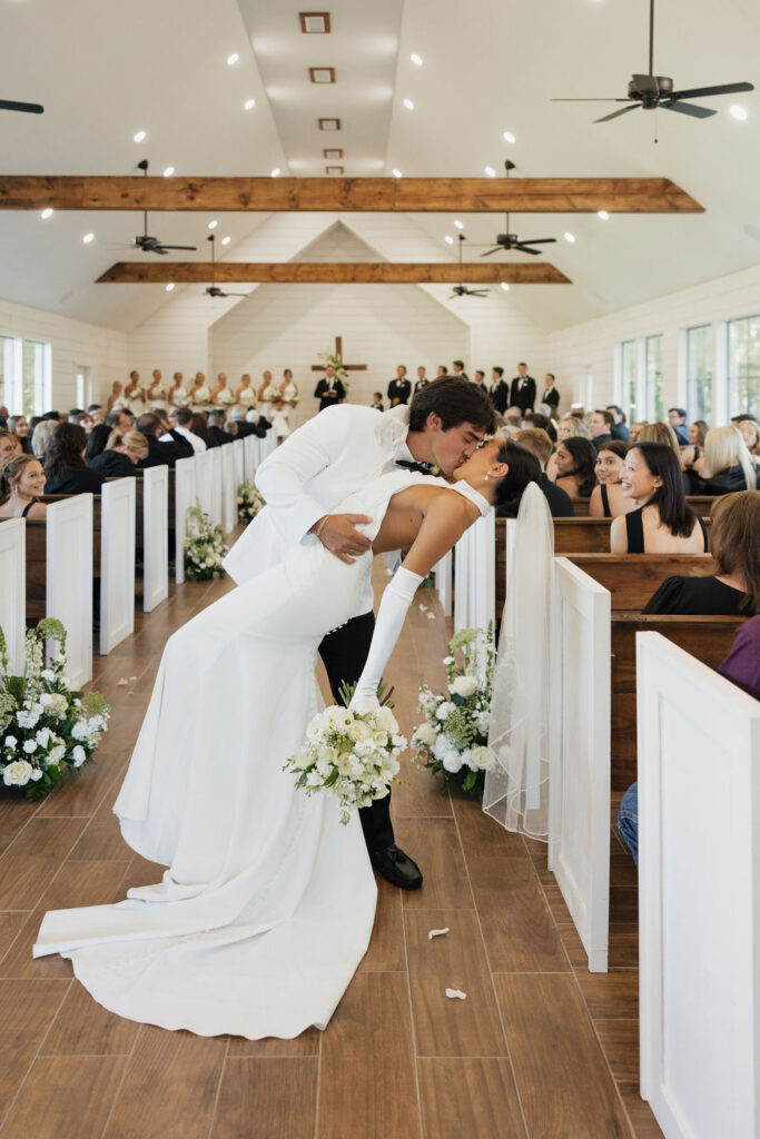 wedding ceremony at Four Fifteen Estates wedding venue in East Texas