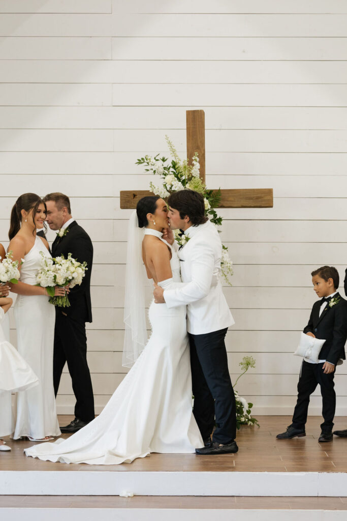 wedding ceremony at Four Fifteen Estates wedding venue in East Texas