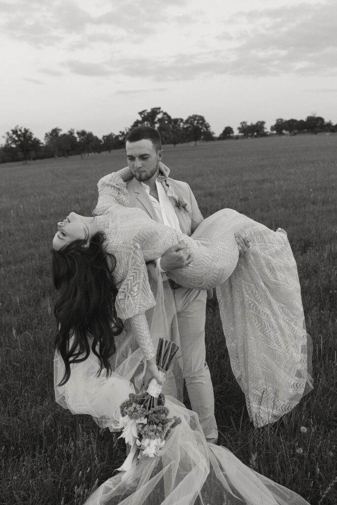 Wedding portraits in a field in Athens Texas