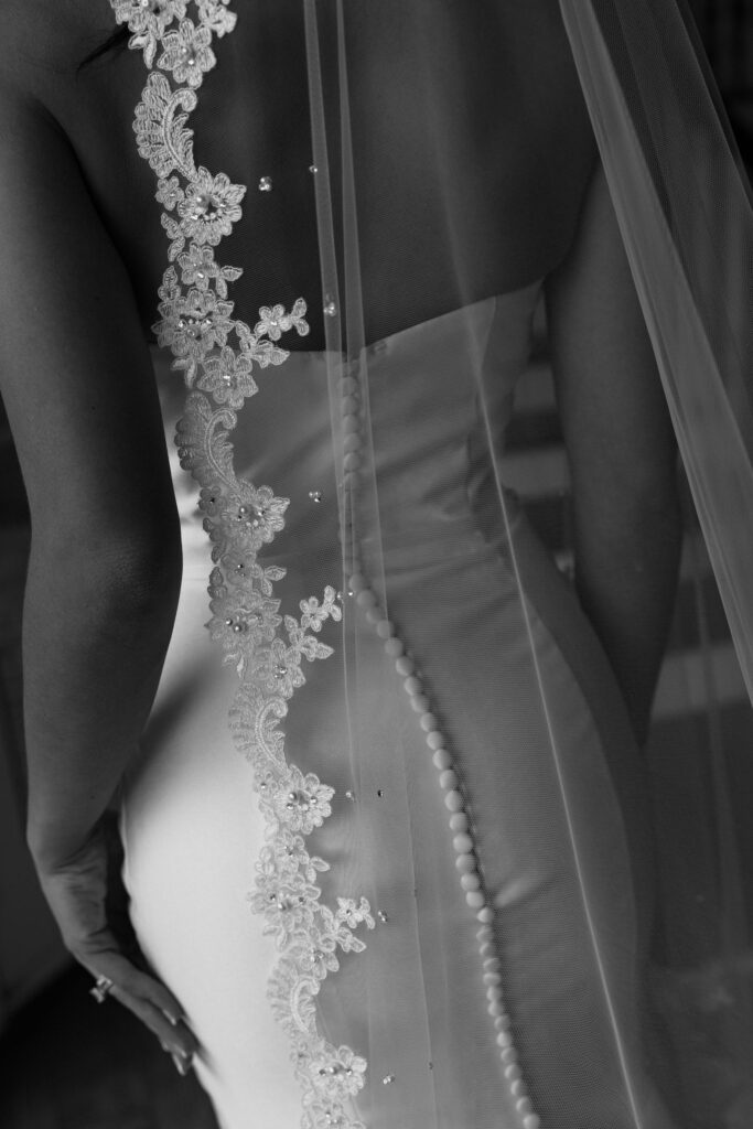 details photo of bride veil lace