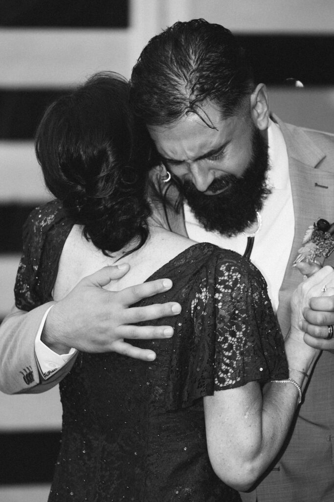 groom and mother first dance
